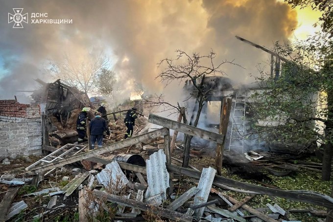 Рятувальники загасили пожежу після удару «Шахеда» по будинку в Лозівському районі